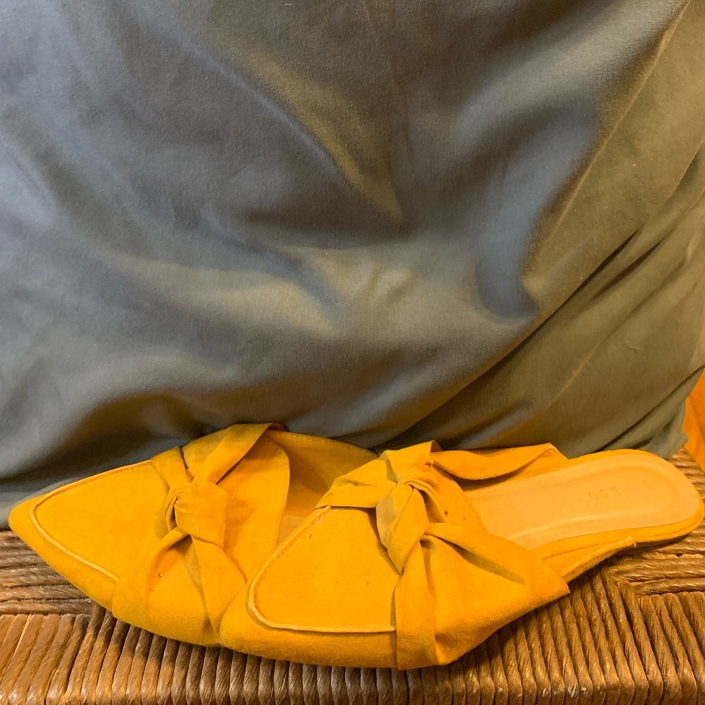 Bamboo mustard yellow side on dress shoes with bow